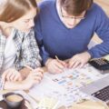 Jak planować budżet, aby uniknąć finansowych pułapek?
