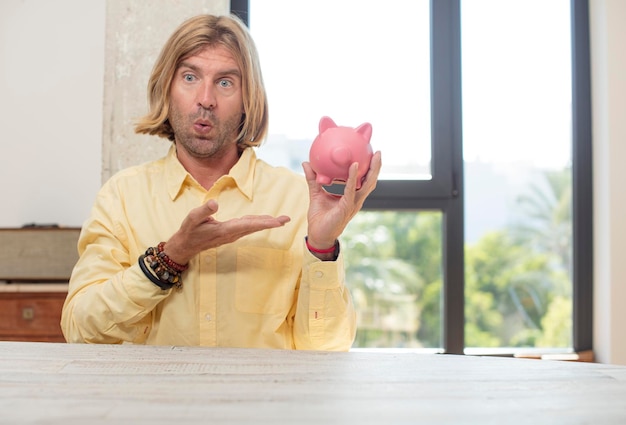 Mądre oszczędzanie i rozsądne wydawanie pieniędzy – jak to robić?