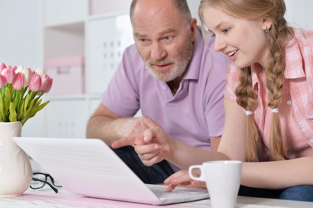 Samodzielne odkładanie na emeryturę – od czego zacząć?