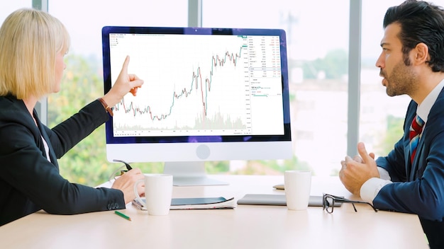 W jakie firmy warto inwestować na giełdzie w czasach niepewności gospodarczej?